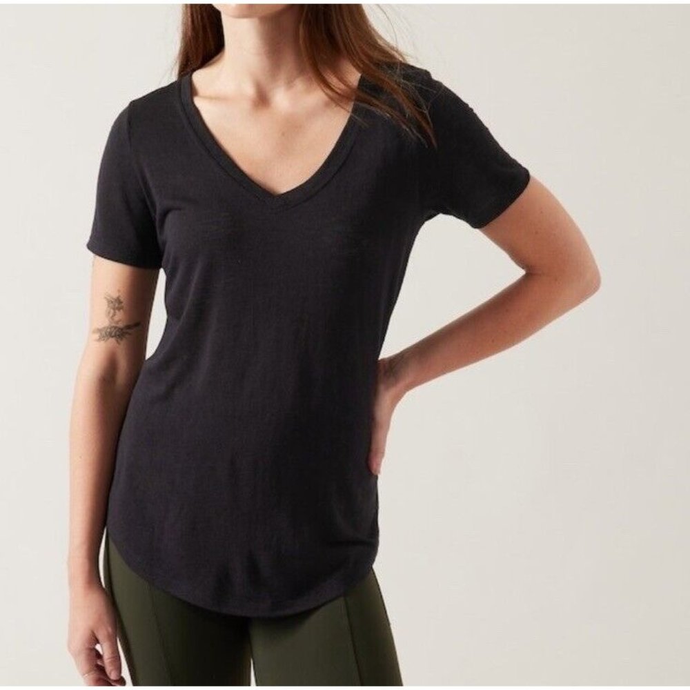 Athleta Black V-Neck Short Sleeve Tee